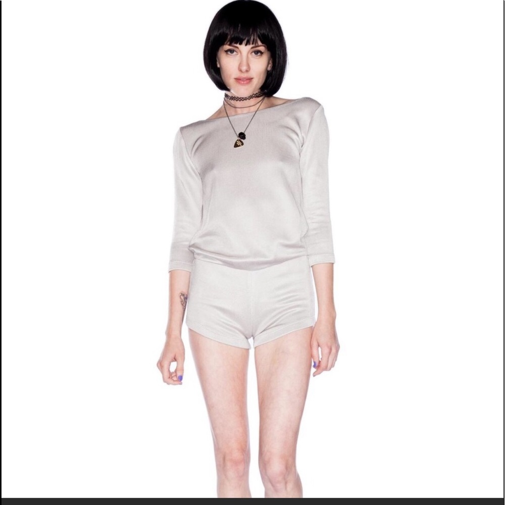 Again Savage backless shorts romper - Picture 2 of 7
